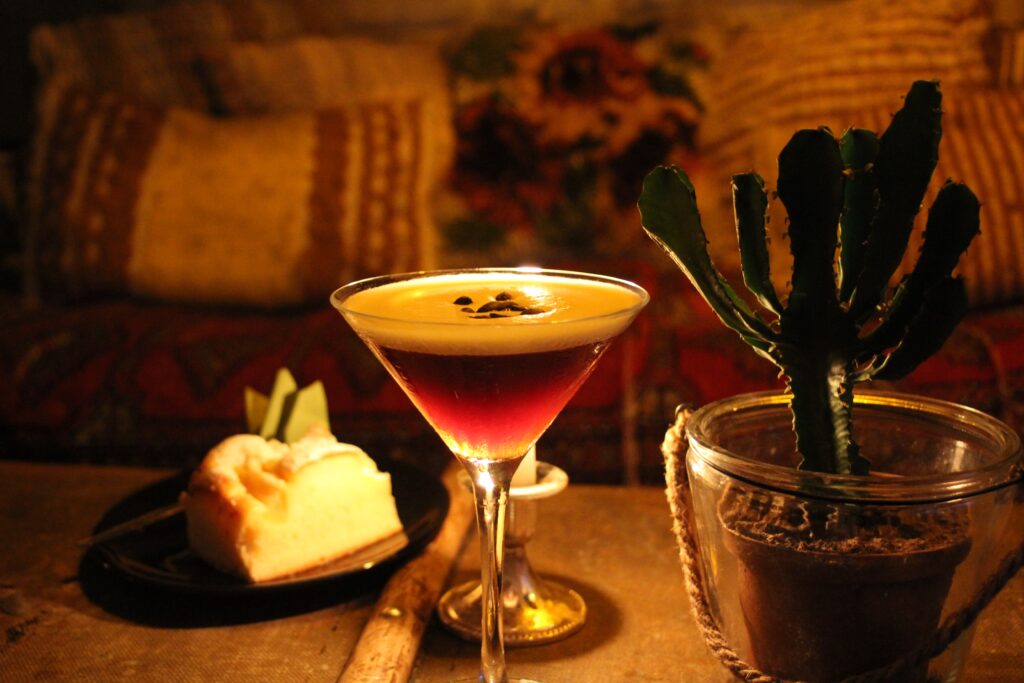 Espresso Martini Coctail mit Cheescake